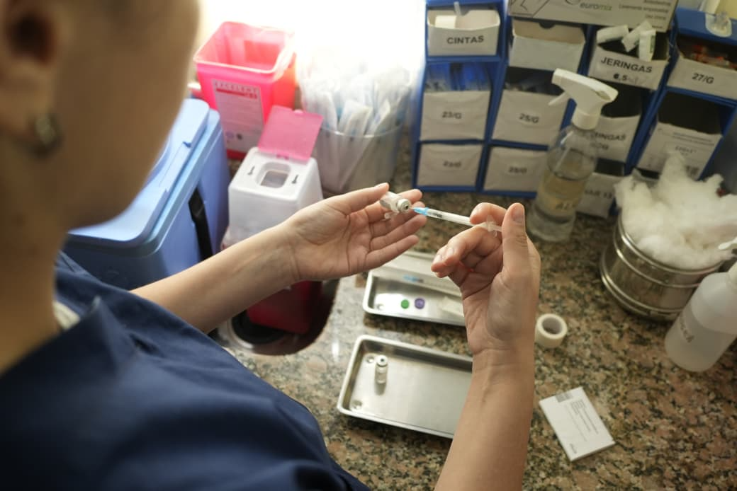 En la Asistencia Pública y en cuatro CAPS vacunan contra el dengue
