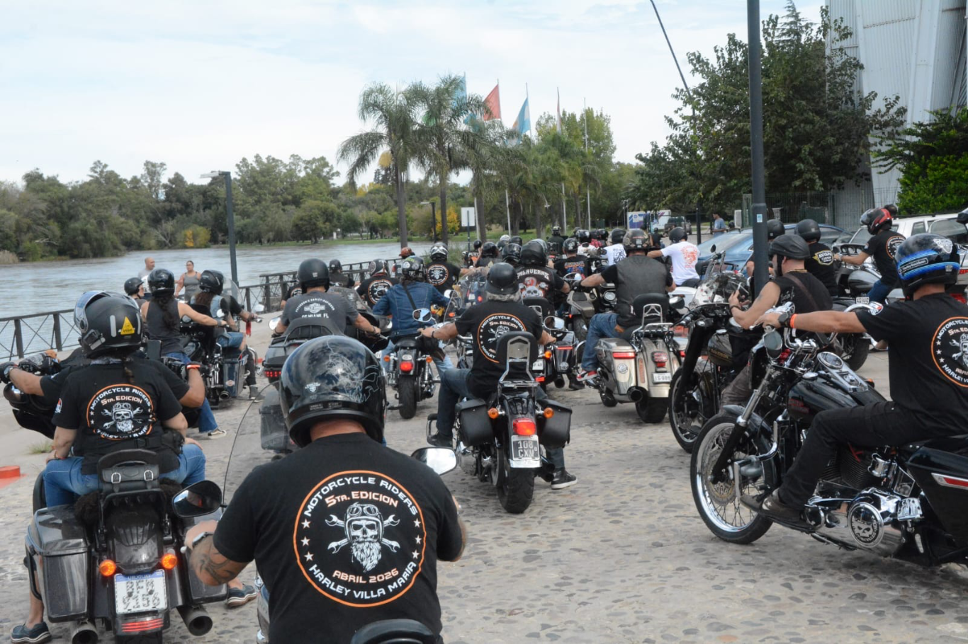 Más de 100 Harley rugieron entre Villa María y Villa Nueva y convocaron a cientos de vecinos