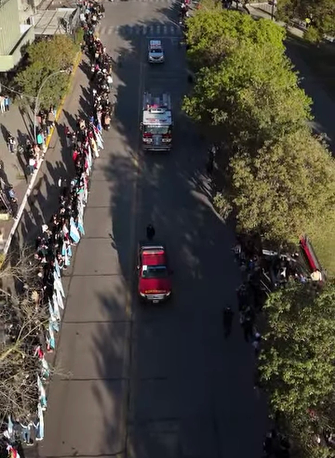 Bomberos Voluntarios celebraron sus 75 años con un multitudinario desfile en el centro de VM