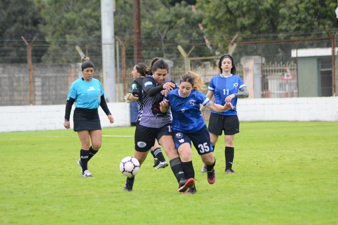 Las Rebeldes y Mamis de Alem lideran la Liga Municipal de Fútbol Femenino Amateur