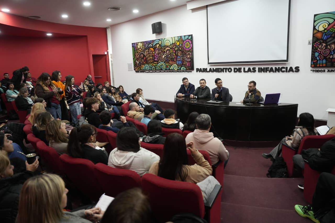 "El clic los vuelve esclavos"