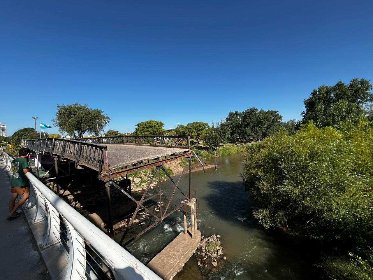 El impacto del retiro del antiguo puente en el entorno verde