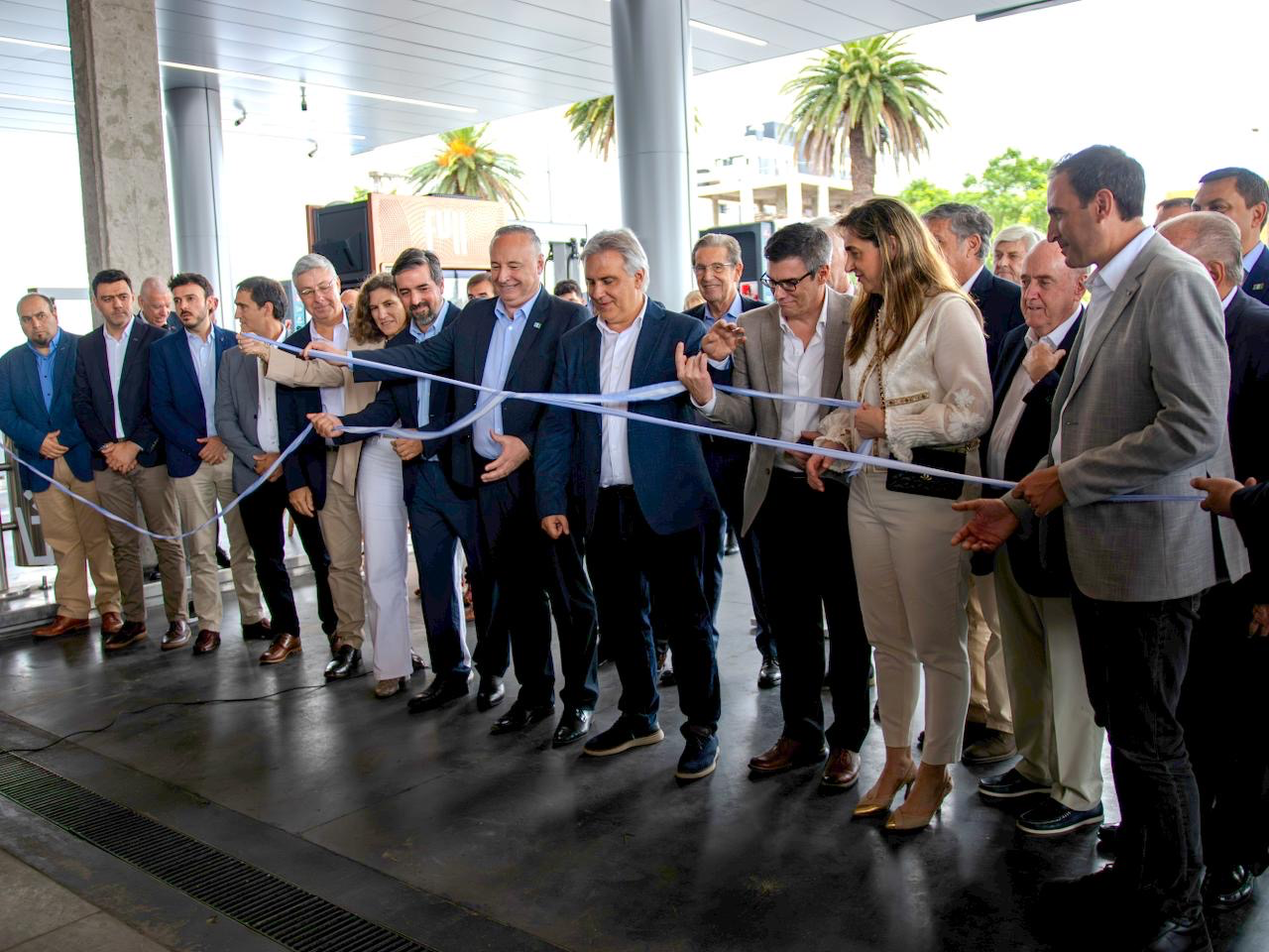 La estación ACA incorporó un cargador eléctrico  y un sistema de autodespacho de combustible