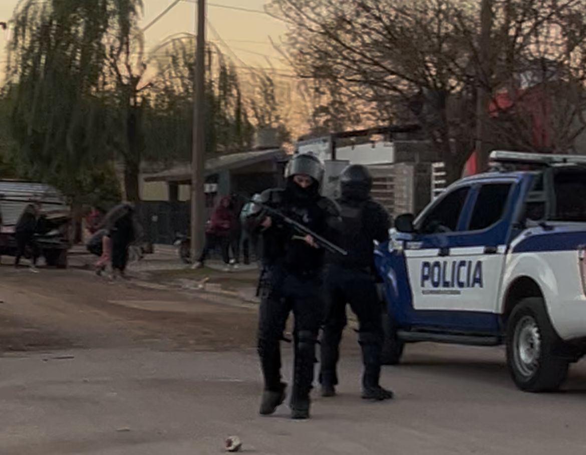 Por la detención de la hermana de la víctima hubo escenas de violencia en la calle